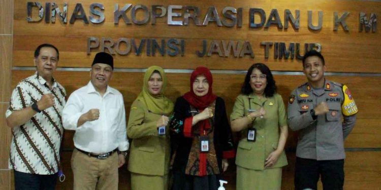 Kunjungi Dinas Koperasi dan UKM Jatim, Kiai Zakki Sampaikan 12 Produk UKM Pesantren Siap Bersaing di Kanca Internasional