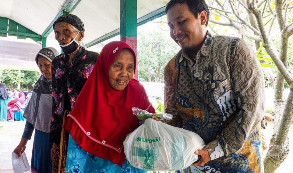 Baznas Jatim Gelar Baksos, 200 Paket Sembako dan Layanan Kesehatan Untuk Masyarakat Fakir di Nganjuk