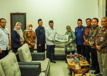 Pemkab Jombang Menyerahkan Bantuan Ratusan Juta Kepada Baznas Jatim Untuk Korban Gempa di Cianjur