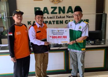 Baznas Jatim Menyerahkan Bantuan Kepada Baznas Cianjur Untuk Korban Gempa