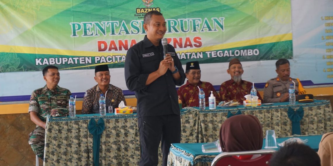 Bupati Pacitan Menyalurkan Dana Infaq Zakat Dari Baznas Pacitan di Tegalombo