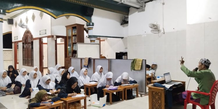 Tak Hanya Soal Agama, Santri di Ponpes Yatim Mahabbaturosul Belajar Ilmu Jurnalistik