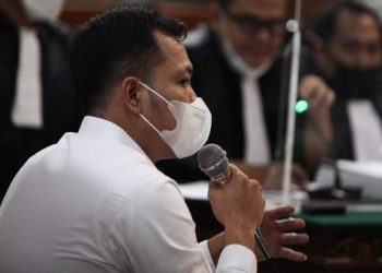 Asap Tetiup Angin, Terdakwa Penembak Gas Air Mata Kanjuruhan Divonis Bebas