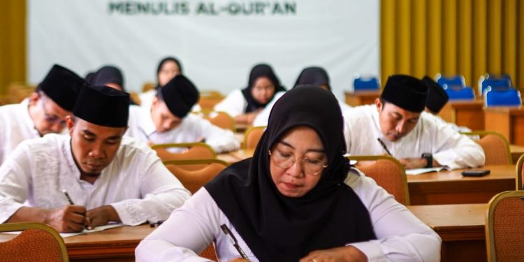 Sambut Ramadhan, Baznas Jatim Giat Program Menulis Al Quran