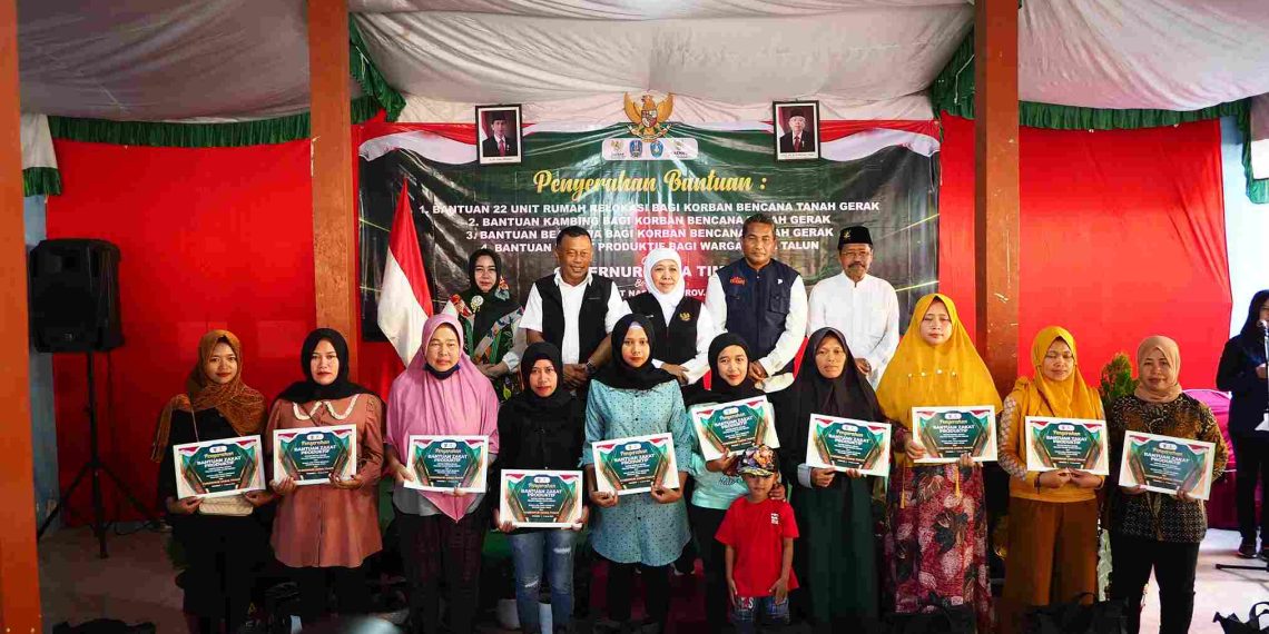 Baznas Jatim Bersama Khofifah Salurkan Bantuan Untuk Korban Longsor di Ponorogo