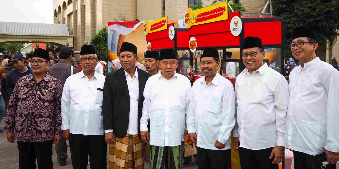 Kebahagiaan Menyambut Ramadhan, Baznas Jatim Bagikan 1444 ZChiken Kepada Masyarakat