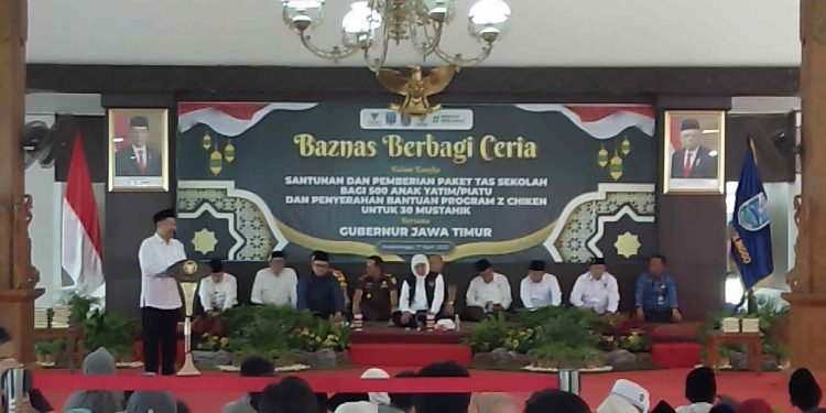 Jelang Idul Fitri, Gubernur Khofifah & Baznas Jatim Sempatkan Santuni Ratusan Anak Yatim di Probolinggo