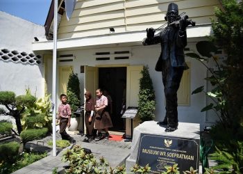 Ramadhan Bermanfaat, Napak Tilas Sisa Pahlawan Pencipta Lagu Indonesia Raya