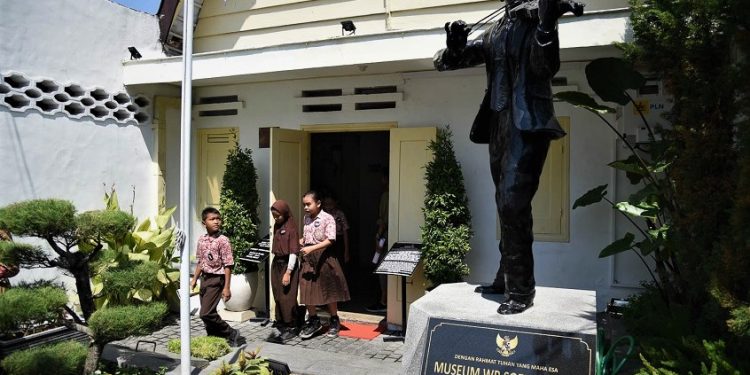 Ramadhan Bermanfaat, Napak Tilas Sisa Pahlawan Pencipta Lagu Indonesia Raya