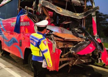 Nahas, Bus DPRD Surabaya Mengangkut Pelajar, Mengalami Kecelakaan di Toll Paspro