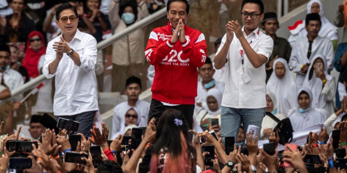 Duel Ketat, Survei Kompas: Pemilih Jokowi Dukung Prabowo Naik, Posisi Ganjar Terancam