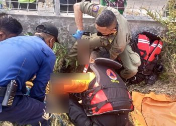Mayat Pria Misterius Ditemukan Mengapung di Sungai Kalimas