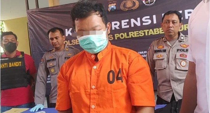 Tak Terima Rekannya Dikeroyok, Penjual Bakso Ngamuk di Warkop