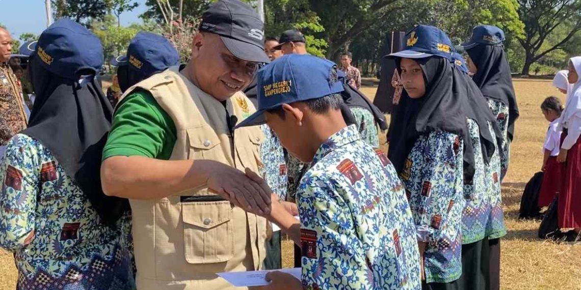 Satpol PP Gelar Simulasi, Baznas Jatim Berikan Bantuan Untuk Pelajar
