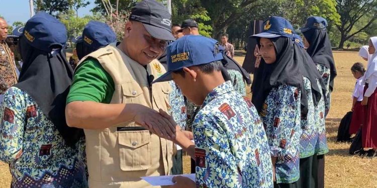 Satpol PP Gelar Simulasi, Baznas Jatim Berikan Bantuan Untuk Pelajar