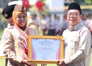Peringatan HUT Gerakan Pramuka ke-62, Baznas Jatim Dapat Apresiasi dari Khofifah