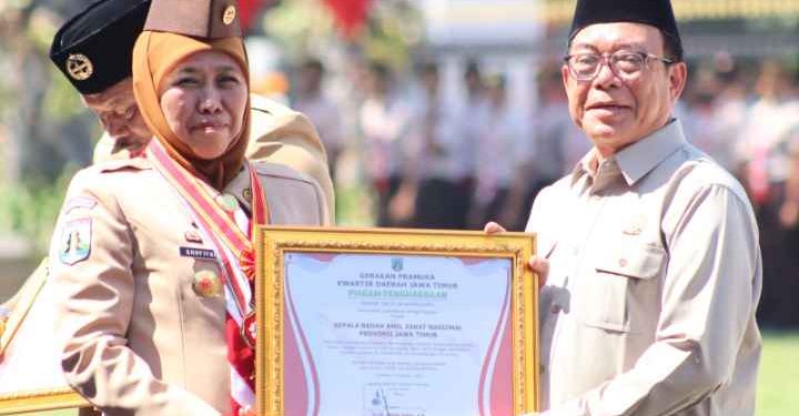 Peringatan HUT Gerakan Pramuka ke-62, Baznas Jatim Dapat Apresiasi dari Khofifah