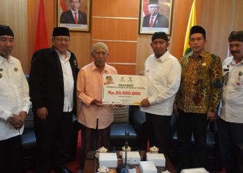 Baznas Jatim Salurkan Bantuan Ratusan Juta Kepada 20 Mustahik di Sumenep