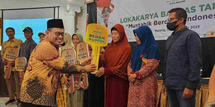 Baznas Jatim & Kota Malang Menyerahkan Bantuan Bedah Rumah Kepada Mustahik