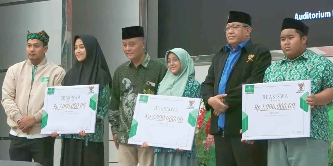 Puncak Harlah LP Ma’arif ke-94, Baznas Jatim Beri Bantuan Beasiswa Pelajar SLTA