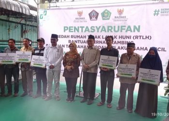 Serahkan Bantuan Rumah Tidak Layak Huni (RTLH) dan Ternak Kambing untuk 10 Mustahiq, Hingga Bangun Penguatan dan Optimalisasi Perolehan Zakat ASN Kabupaten Blitar