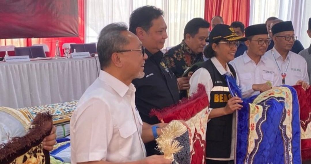 Sri Mulyani Hibahkan 51.530 Sajadah-Karpet. Sitaan Barang Impor Ilegal.