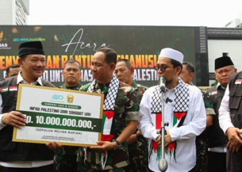TNI AD & Ustaz Adi Hidayat Salurkan Bantuan 10 Miliar Melaui BAZNAS (Badan Amil Zakat Nasional).