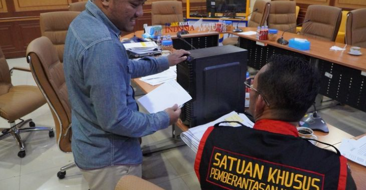 Kantor Pajak Palembang Digeleda Oleh Satuan Khusus Pemberantas Korupsi