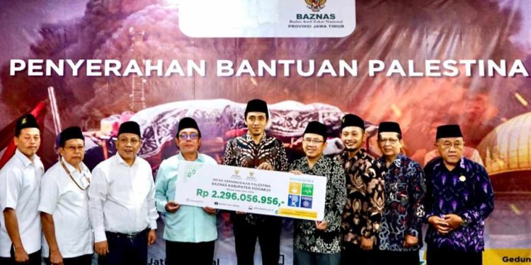 Baznas Kab. Sidoarjo Menyerahkan Bantuan Kemanusiaan Kepada Warga Palestina Melalui Baznas Jatim Sebesar Rp. 2,3 Miliar