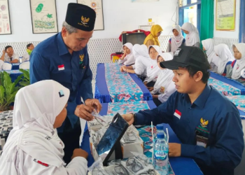 Tanggapan Positif Dari Masyarakat Terkait Program Baznas Jombang: Baznas Jombang Menggelar Bantuan Kacamata Untuk Pelajar.