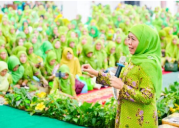 Ketua Umum Pengurus Pusat Muslimat Nahdlatul Ulama (NU) Hj Khofifah Indar Parawansa melantik PW dan 6 PC Muslimat NU di Sulawesi Selatan.