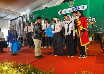 Baznas Ngawi:  Salurkan Bantuan Peserta Didik Tahfidz dan Anak Yatim Di SMP Negeri 1 Jogorogo