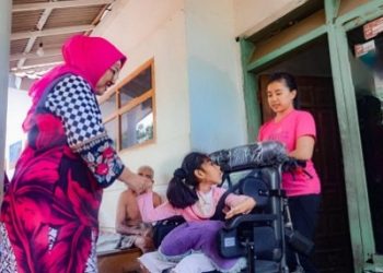 Pemerintah kab. Lumajang Serahkan Bantuan Finansial dan Rehabilitasi Rumah Bagi Penyandang Disabilitas Berat