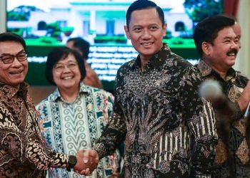 AHY & Moeldoko Berjabat Tangan Arti Permintaan Maaf???