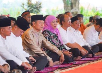 Ketua Umum PP Muslimat NU Khofifah Indar Parawansa Ajak Masyarakat Perbanyak Shodaqoh dan Semangat Jemput Lailatul Qadar: Buka Bersama KADIN JATIM