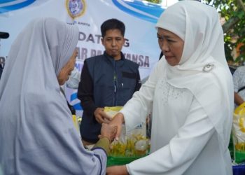 Tingkatkan Daya Beli Masyarakat di Bulan Ramadhan: Khofifah Adakan Pasar Murah Untuk Warga Lumajang