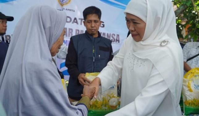 Tingkatkan Daya Beli Masyarakat di Bulan Ramadhan: Khofifah Adakan Pasar Murah Untuk Warga Lumajang