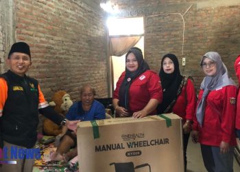 Bantuan Kursi Roda untuk Lansia oleh BAZNAS Ngawi