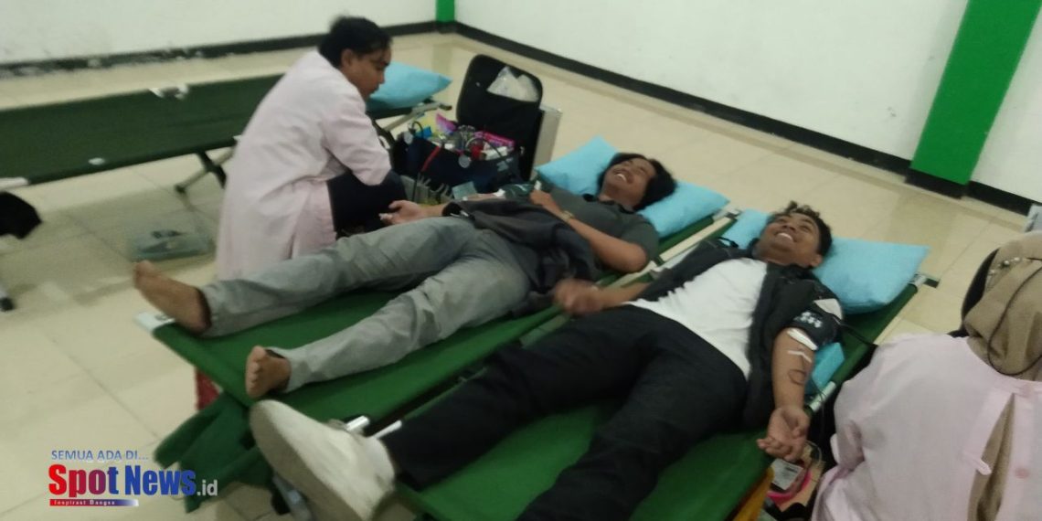 Kampus Unsuri Surabaya Gelar Donor Darah untuk Meriahkan Pesta Rakyat dalam Perayaan HUT RI Ke-79