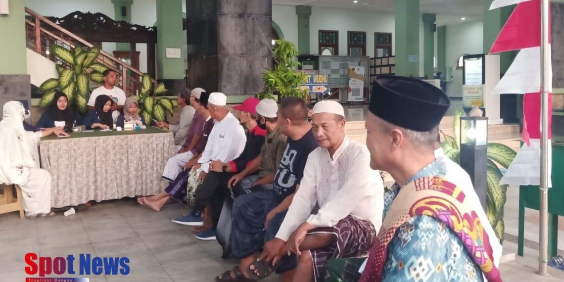 BAZNAS Ngawi dan SMK Kesehatan BIM Ngawi Sukses Gelar Layanan Pengobatan Gratis di Masjid Agung Baiturrahman Ngawi