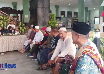BAZNAS Ngawi dan SMK Kesehatan BIM Ngawi  Sukses Gelar Layanan Pengobatan Gratis di Masjid Agung Baiturrahman Ngawi