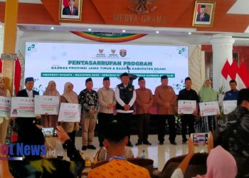 BAZNAS Ngawi dan BAZNAS Jatim menyalurkan bantuan 25 Grobak, RTLH dan SKSS kepada 41 Mahasiswa.