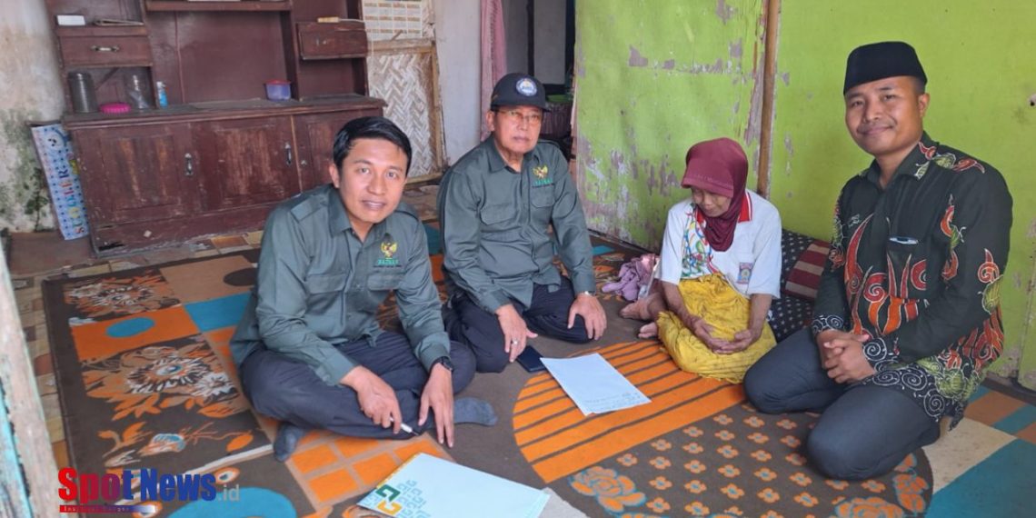 Program Santunan Fakir BAZNAS Jatim Bantu Ringankan Beban Ibu Juriyah