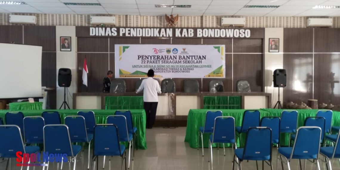 BAZNAS dan Diknas Kabupaten Bondowoso Kolaborasi Serahkan 22 Paket Seragam untuk Siswa Siswi SD/NU Kecamatan Cerme