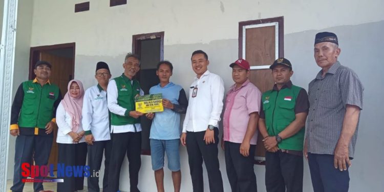 Baznas Kabupaten Mojokerto Serahkan Bantuan Rumah tidak layak huni (RUTILAHU) di Desa Mojokusumo