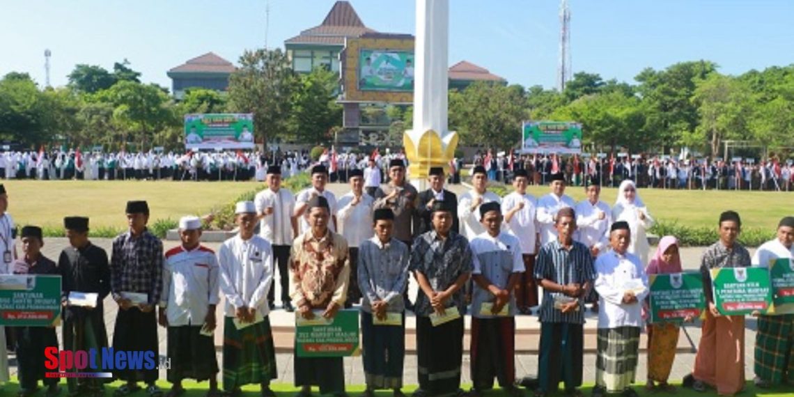 Baznas Kabupaten Probolinggo Serahkan Santunan Bagi Marbot Masjid, Santri Dhuafa dan Anak Yatim Dhuafa
