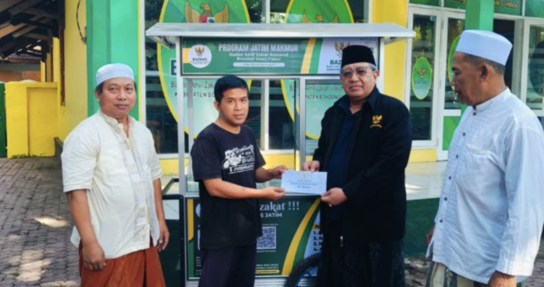 Dorong Ekonomi Produktif, BAZNAS Jatim Salurkan 20 Rombong bagi Mustahik di Bondowoso