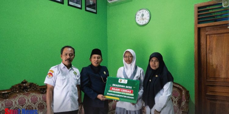 Komitmen Majukan Pendidikan, Hari Sumpah Pemuda Baznas Ngawi Salurkan Beasiswa ke MAN 1 Ngawi
