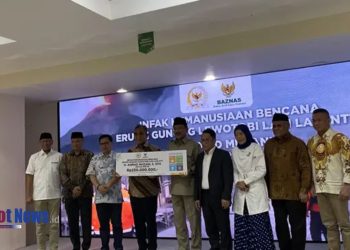 Ketua MPR RI Ahmad Muzani Serahkan Bantuan Rp250 Juta untuk Penyintas Erupsi Gunung Lewotobi Lewat BAZNAS
