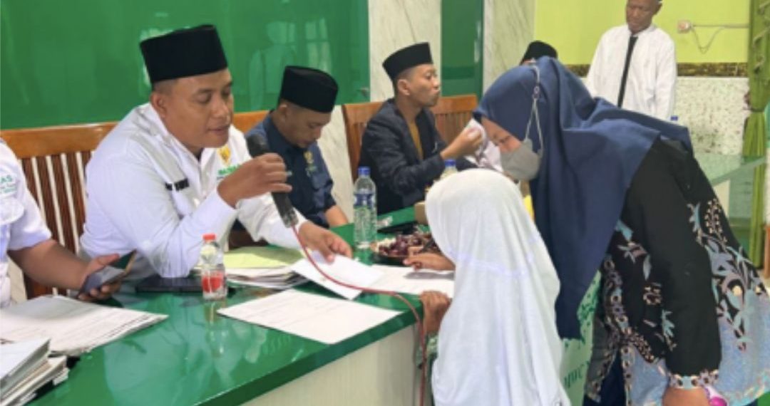 Baznas Sidoarjo Salurkan Bantuan Pendidikan untuk Ratusan Siswa Kurang Mampu di Wonoayu